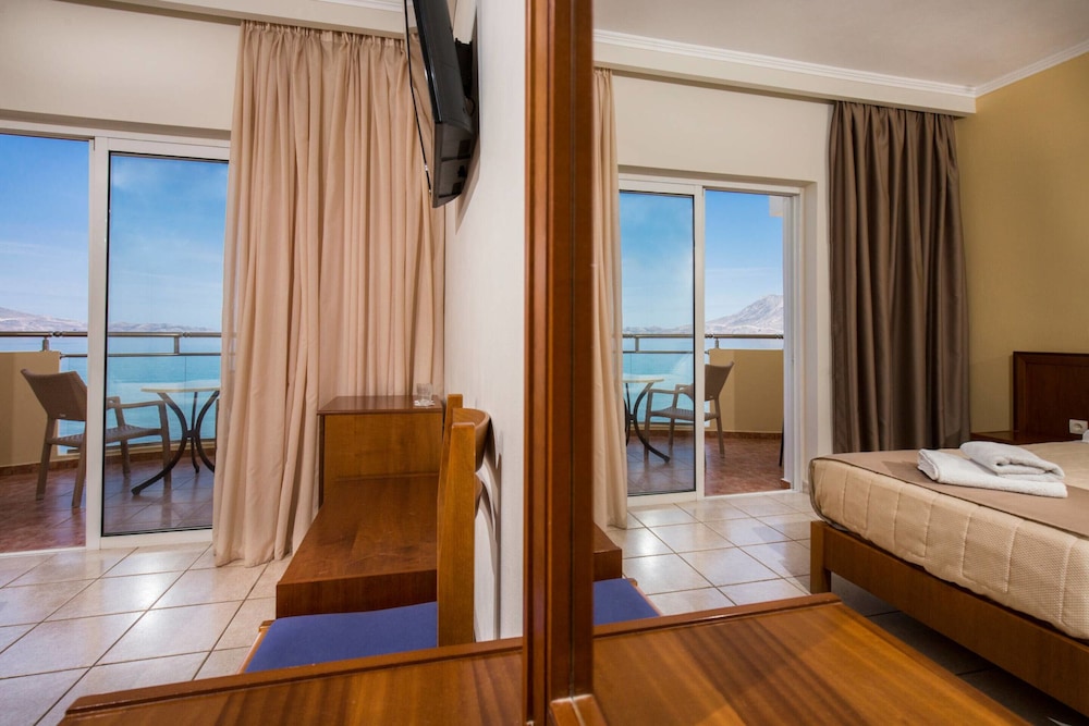 Standard Room, Front Sea View photo 2
