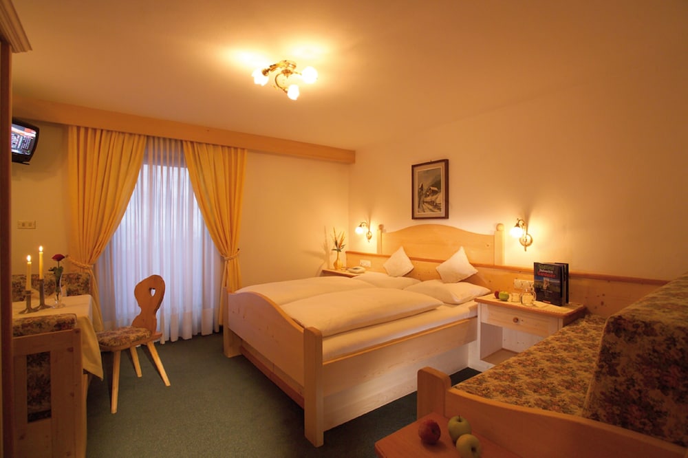 Deluxe Double Room (with Extra Bed) - Photo 6