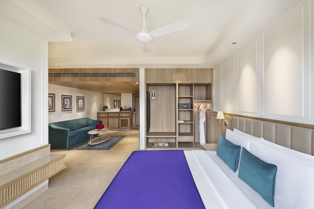 Executive Room - Photo 1