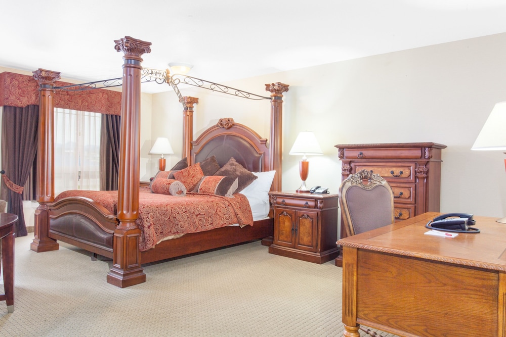Suite, 1 King Bed, Non Smoking, Hot Tub - Photo 3