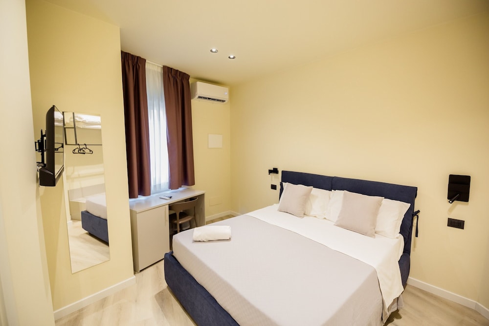 Standard Double Room, 1 Queen Bed photo 2