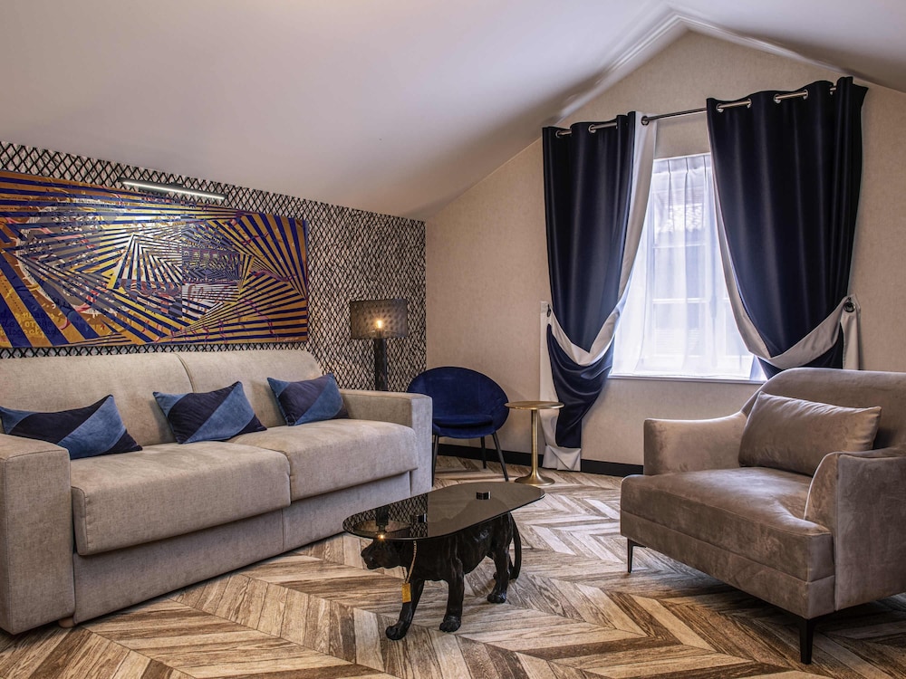 Deluxe Suite, 1 Double Bed with Sofa bed - Photo 3