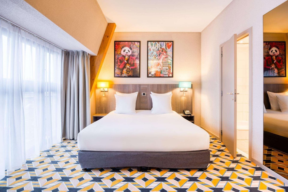 Premium Double Room, 1 King Bed - Photo 1