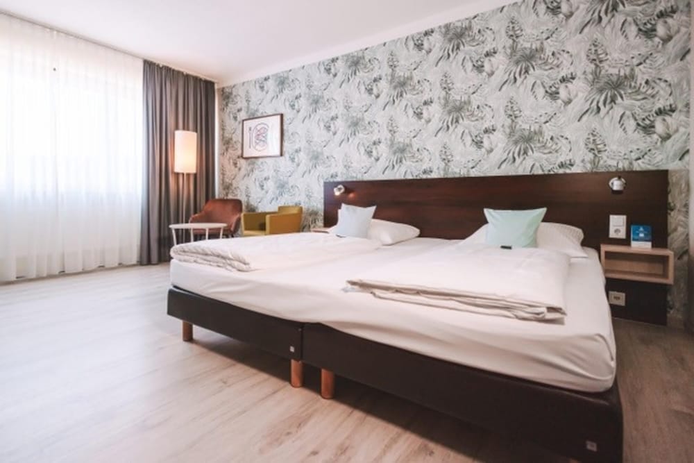 Comfort Room, 1 King Bed (with Sofabed)