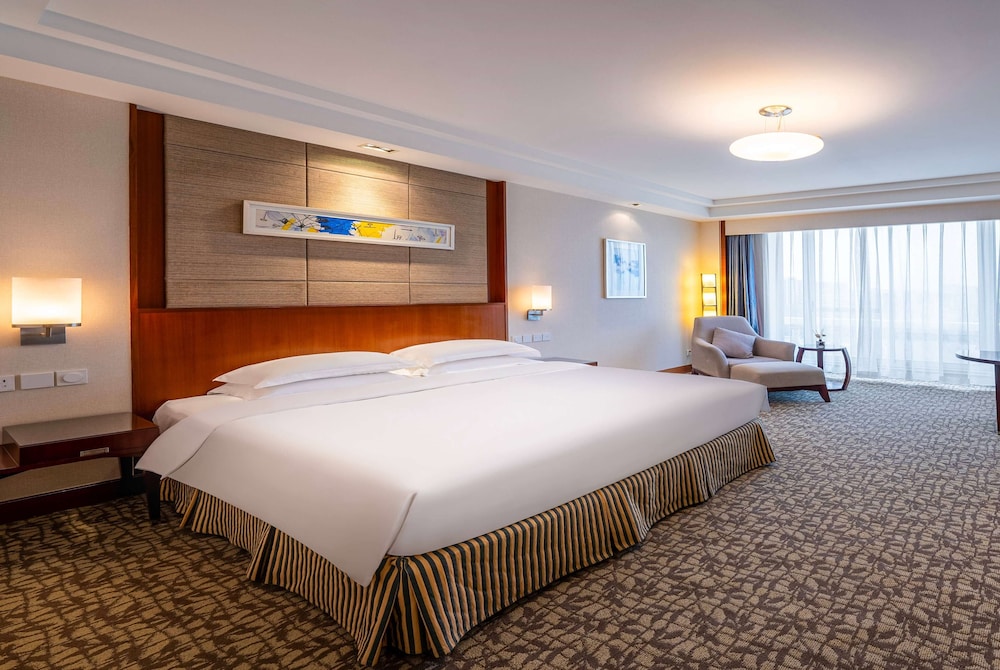 Superior Room, 1 King Bed - Photo 5