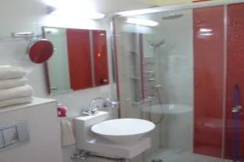 Deluxe Twin Room - Photo 7