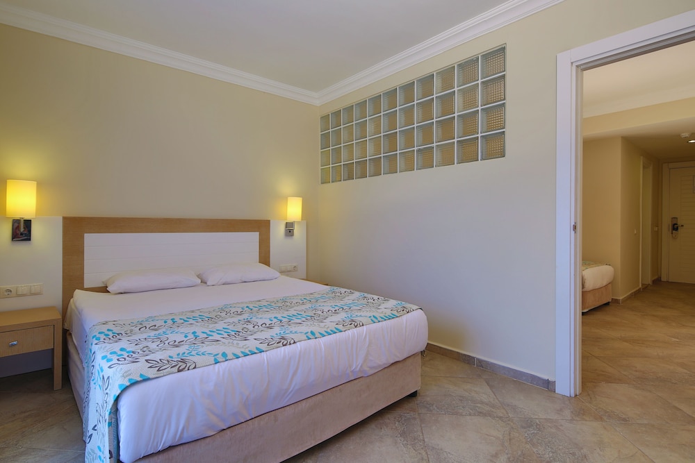 Family Room with Bunk Bed photo 2