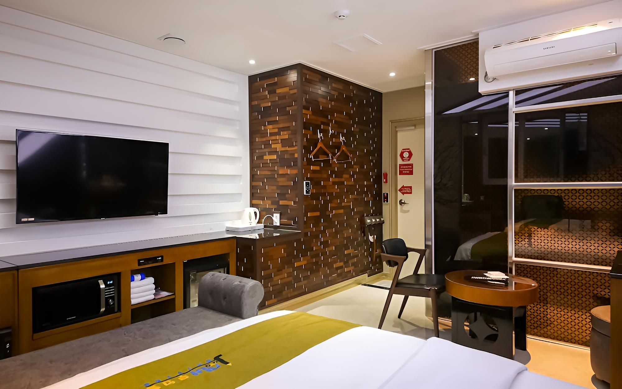 Room (Drive-in Suite room) photo 1