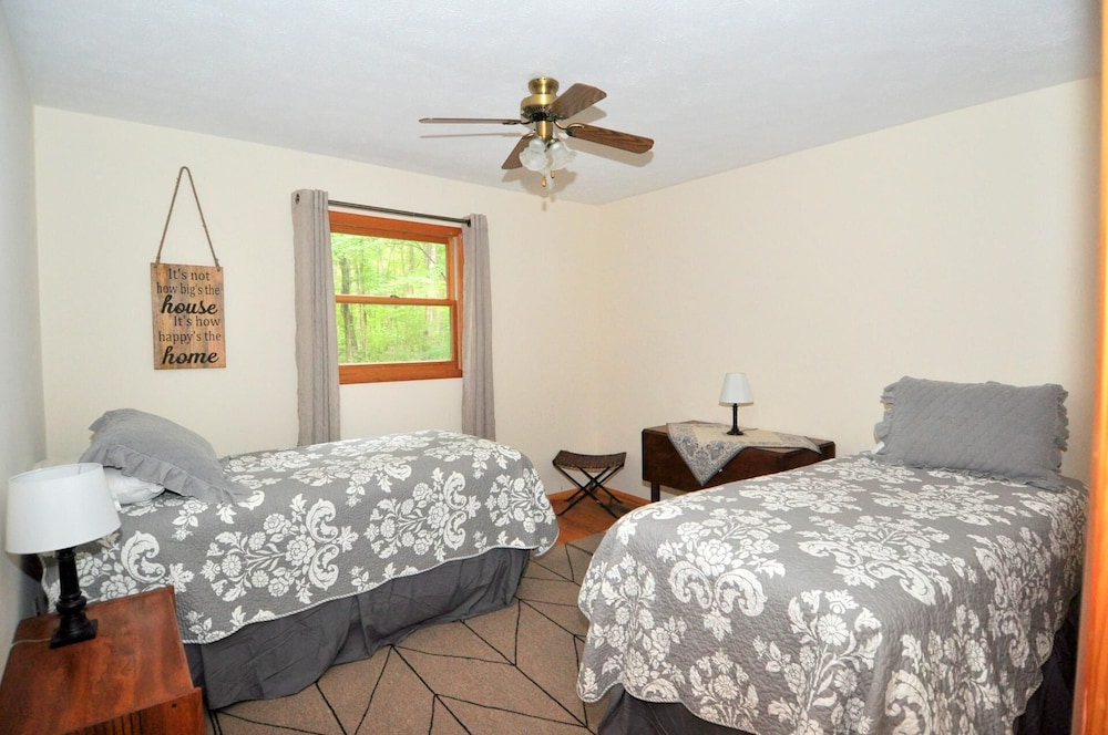House, Multiple Beds (Rosies Creekside Retreat - 3 BR Escap)