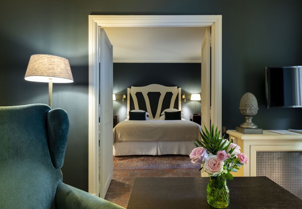 Junior Suite, 1 Queen Bed photo 3