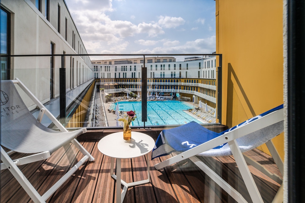 Suite, 1 King Bed with Sofa bed, Balcony, Pool View photo 3