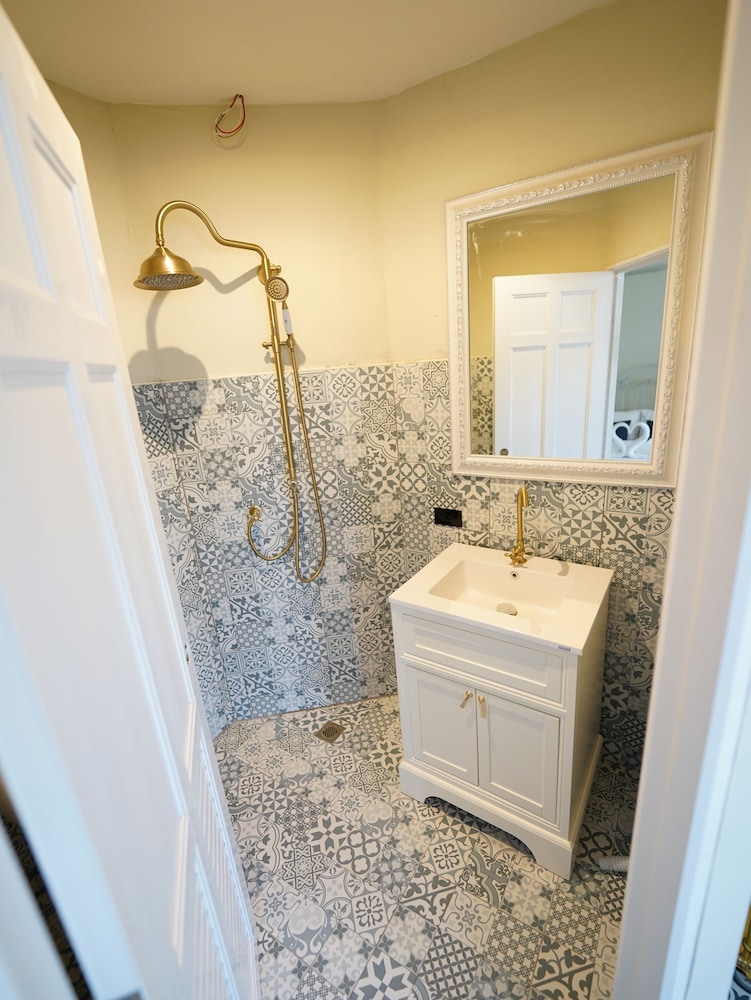 Superior Double Room, 1 Queen Bed, Non Smoking, Private Bathroom photo 3