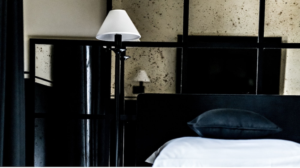 Connecting or Adjacent Rooms thumbnail 6