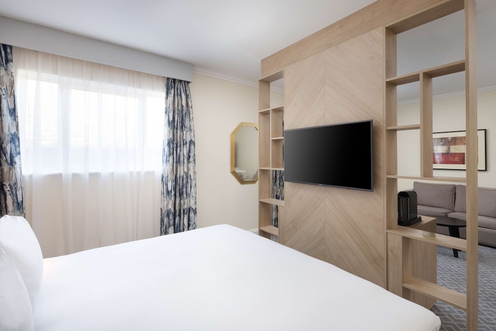 Junior Suite, 1 King Bed - Photo 6