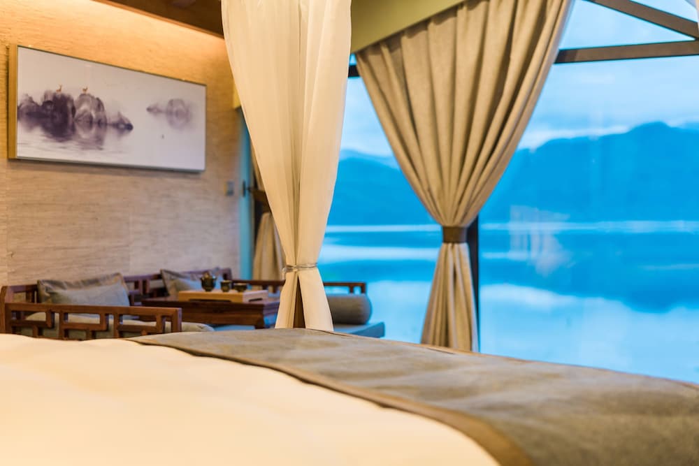 Luxury Suite, 1 Bedroom, Lake View photo 3