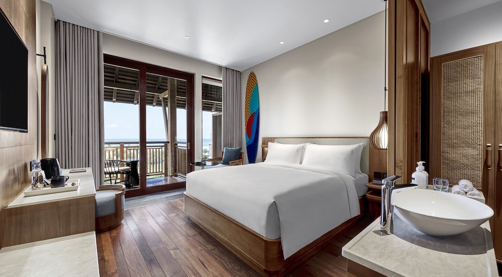 Premium Room, 1 King Bed, Balcony, Ocean View (Top Floor) - Photo 1