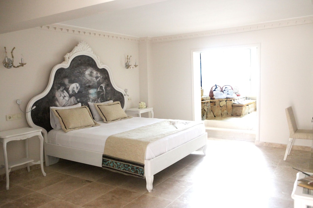 Deluxe Suite with River View photo 1