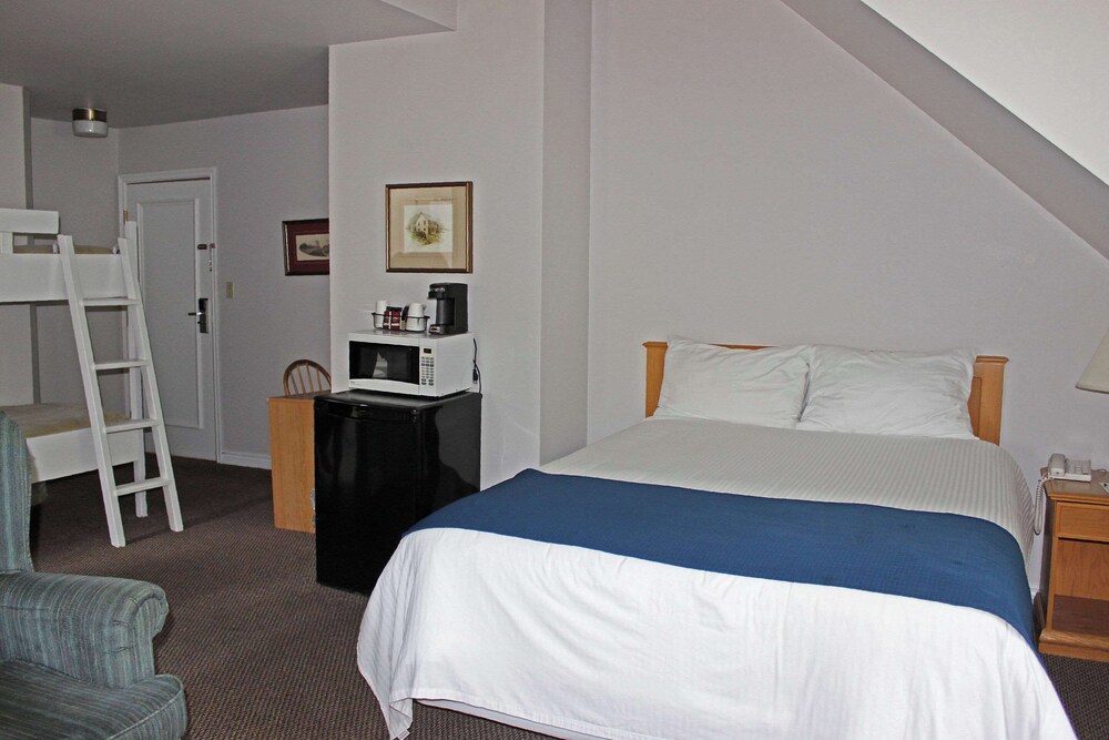 Standard Room, Multiple Beds, Non Smoking photo 1