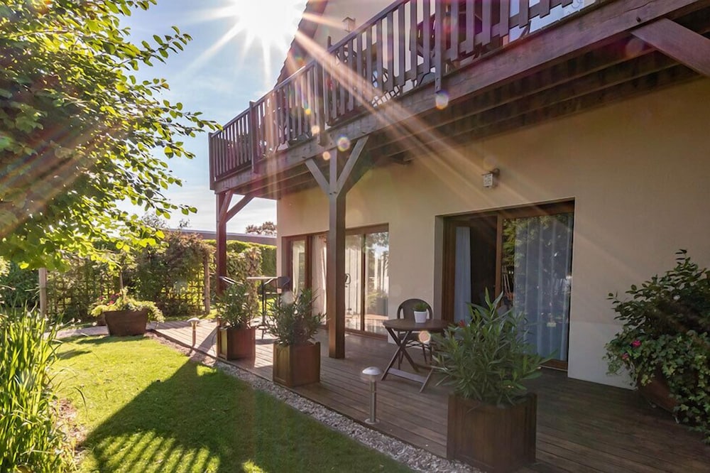 Double Or Twin Room, Ensuite, Garden View (Les Loges) photo 2