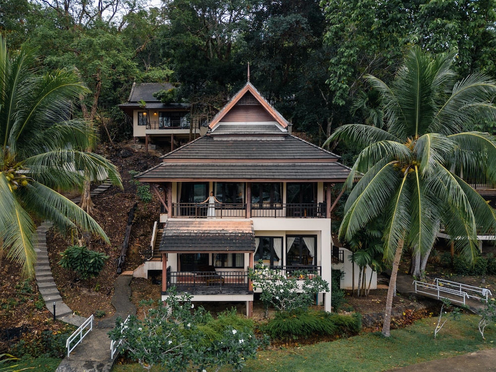 Beachfront Sea View Twin Room - Photo 6