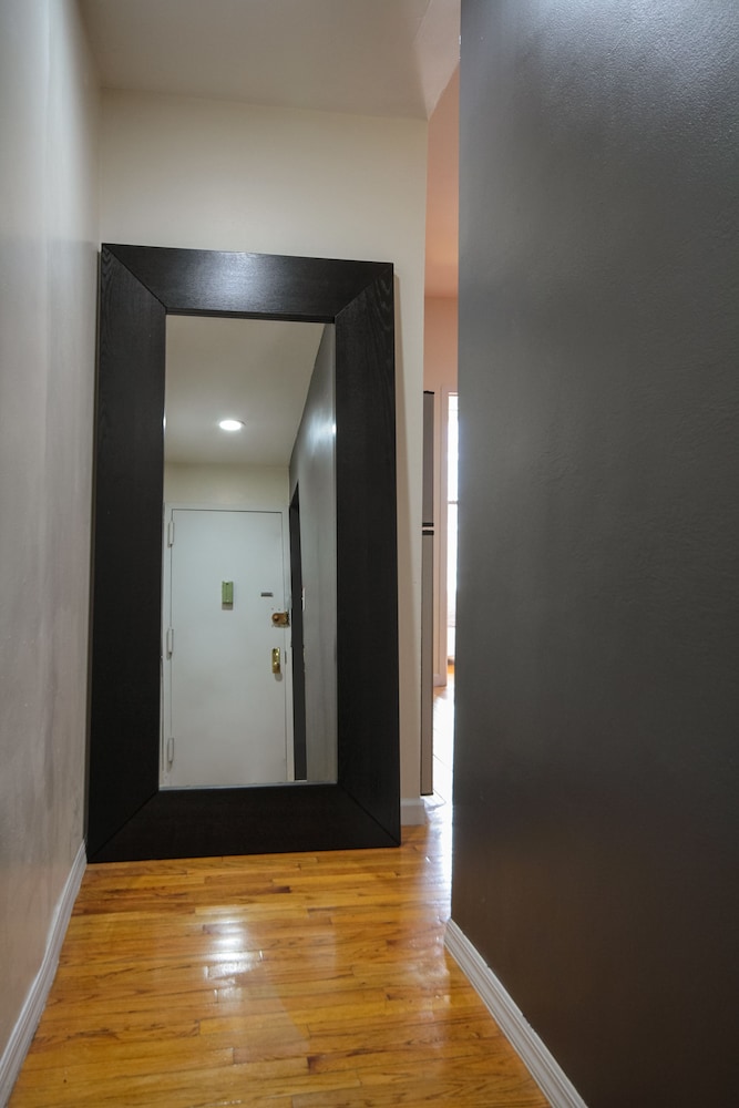 City Apartment, 2 Bedrooms photo 3