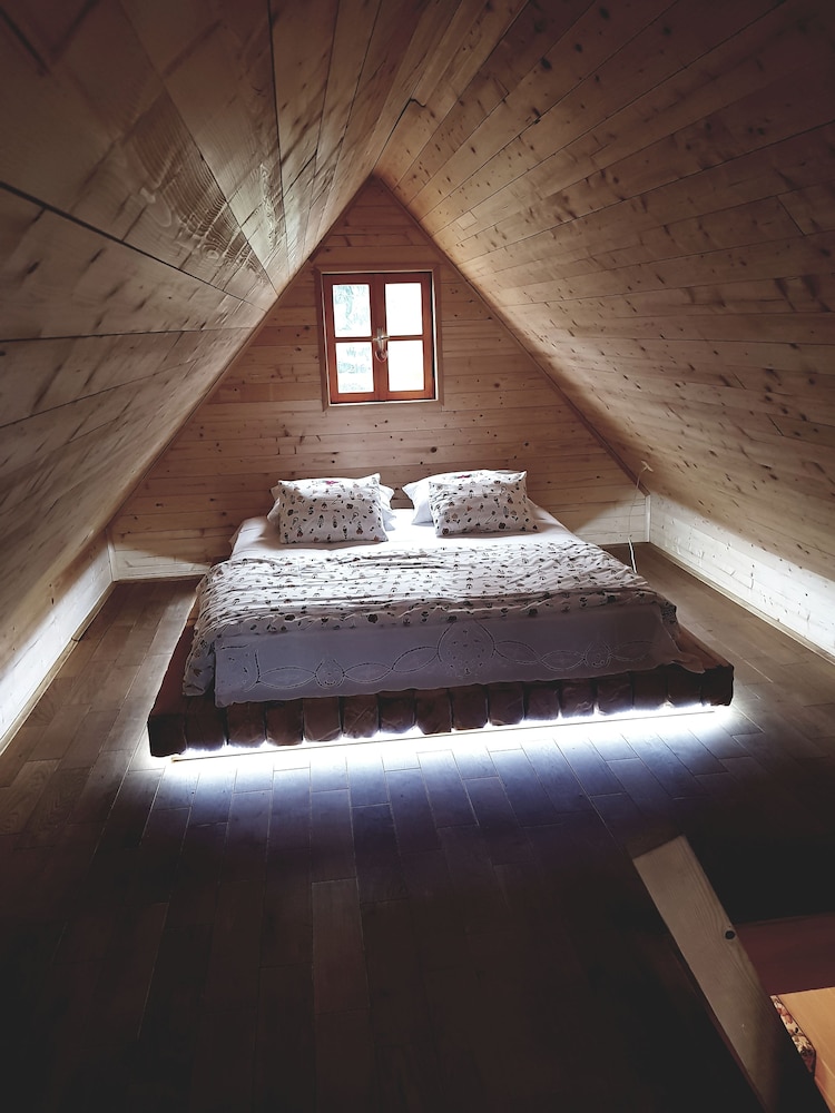 Romantic Cabin, 1 Bedroom, River View, Overwater photo 2
