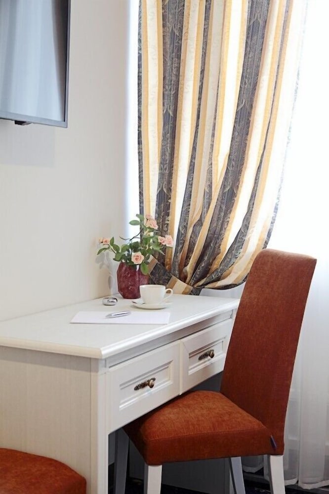Family Room photo 2