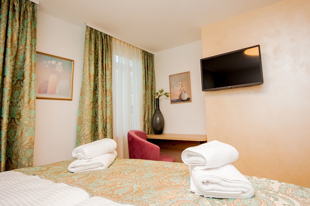 Double Room - Photo 13