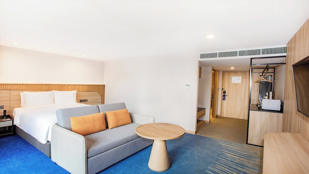 Suite, 1 Queen Bed, Kitchenette (Free Breakfast)