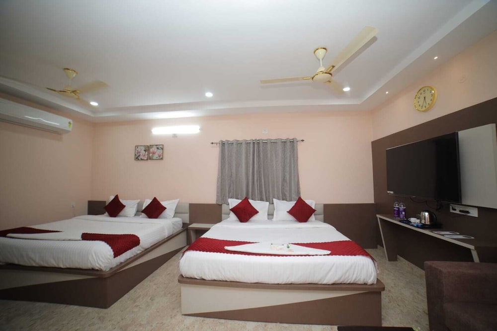 Standard Quadruple Room, City View