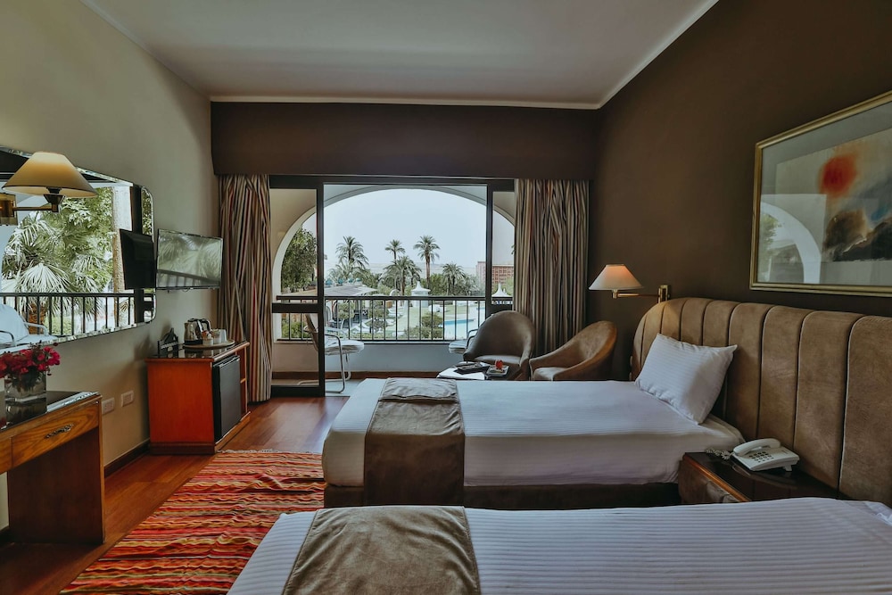 Deluxe Double or Twin Room, Pool View - Photo 1