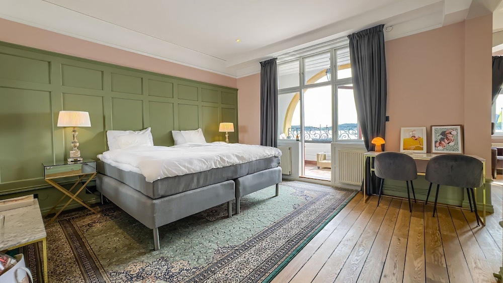 Suite Seaview and Balcony photo 1