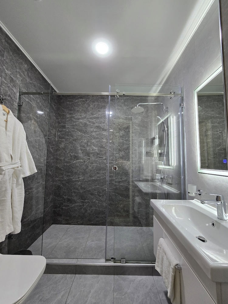 Deluxe Double Room - Photo 7