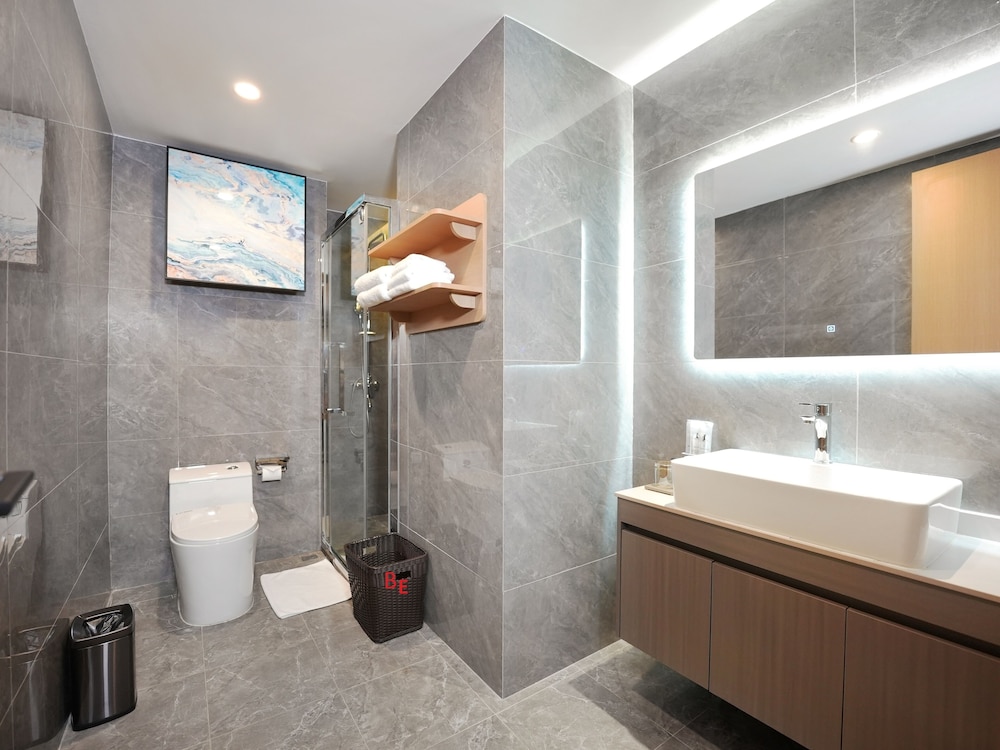 Suite, 1 Bedroom - Photo 4