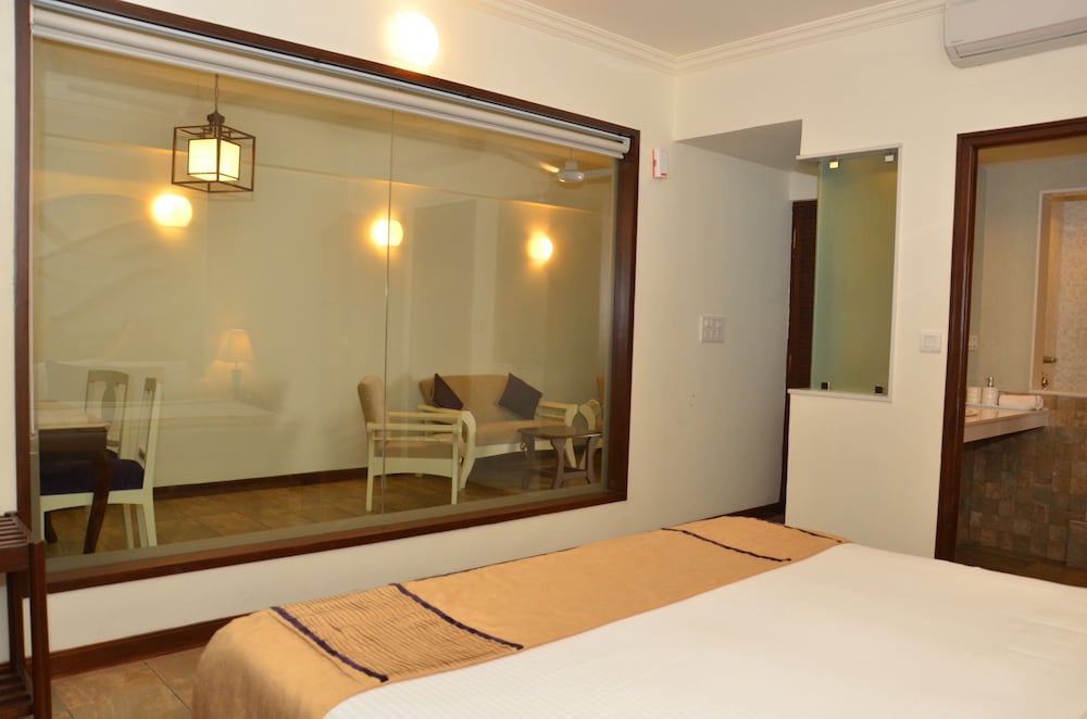 Suite - Photo 5