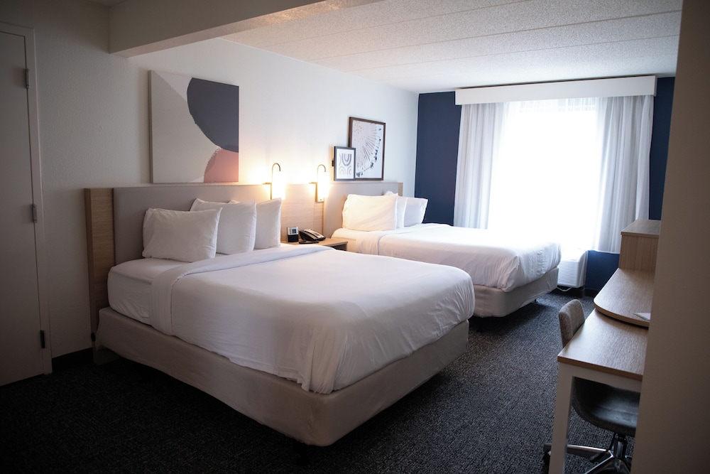 Room, 2 Queen Beds, Accessible, Bathtub (Mobility, Hearing) - Photo 3