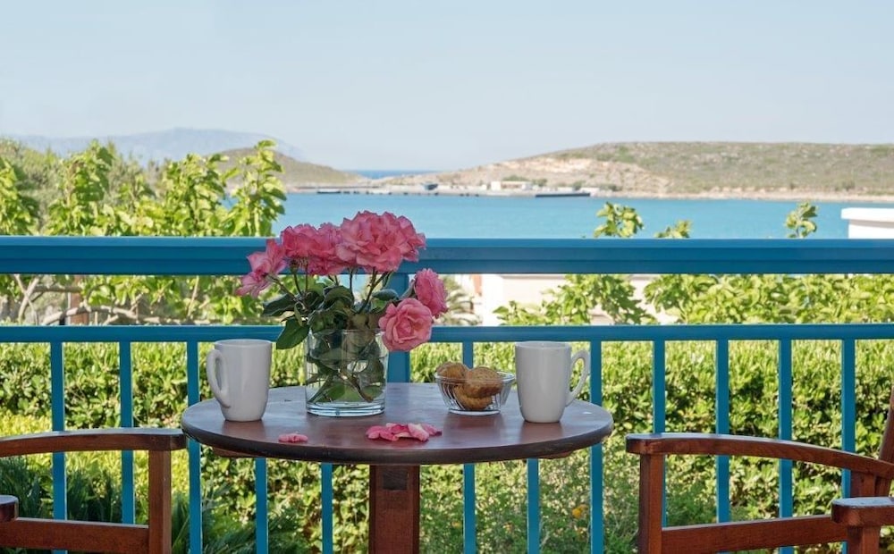 Standard Triple Room (Mountain View or Sea View) photo 2