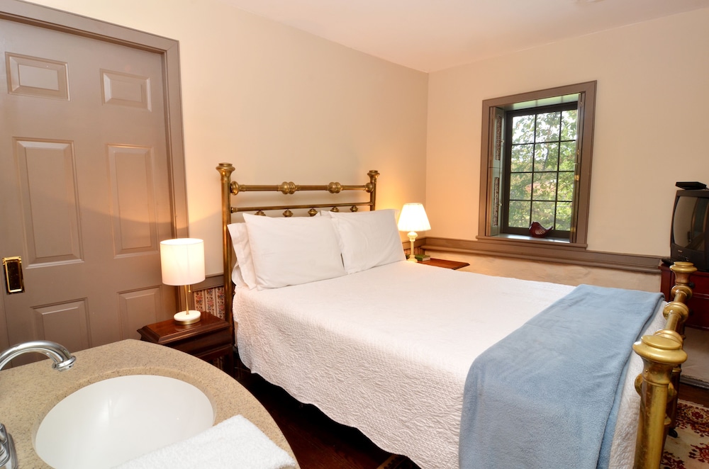 Standard Suite, Private Bathroom (Andrew Jackson)