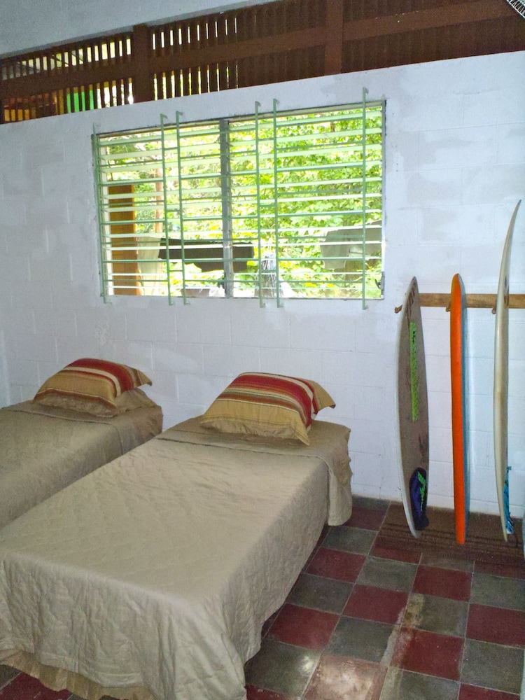 Twin Room, 2 Twin Beds, Shared Bathroom photo 2