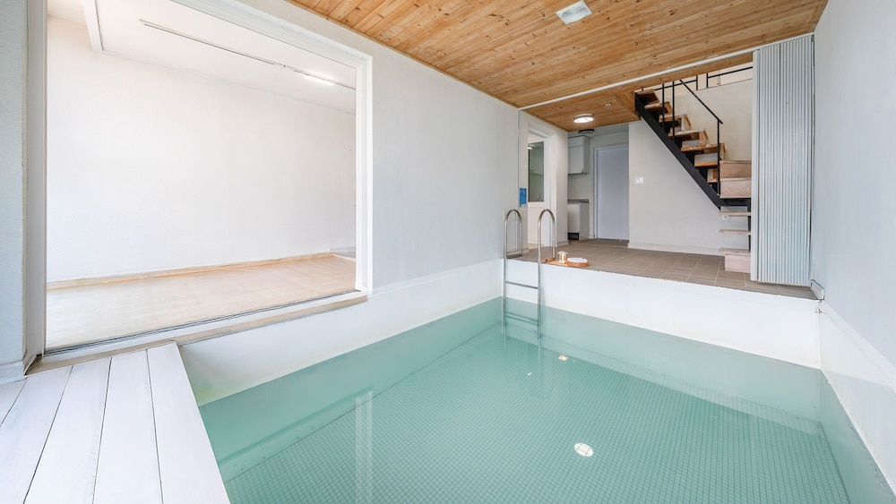 Basic Room, 1 Bedroom (303 (Private Pool / River View))