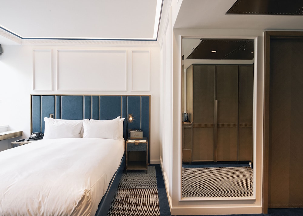 Superior Double Street View Room photo 1