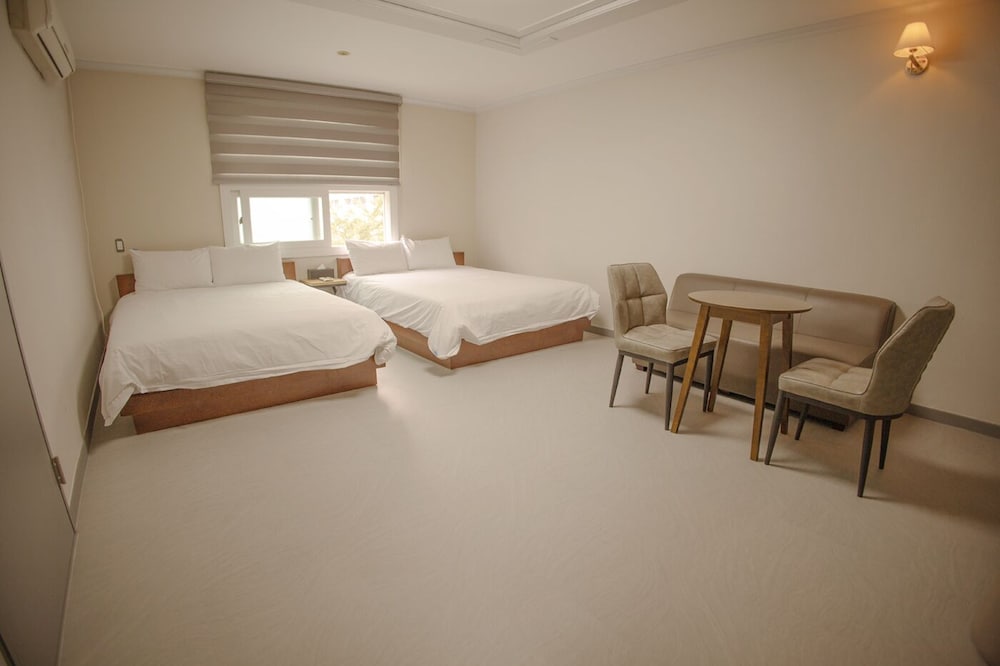 Family Quadruple Room photo 1