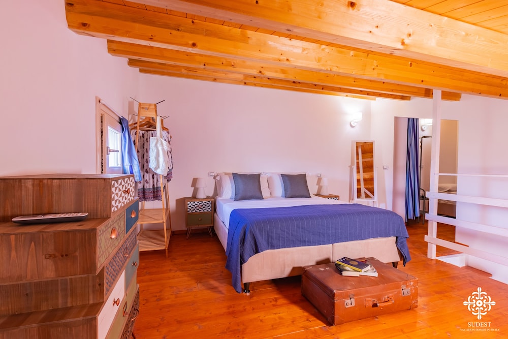 Comfort Villa, 2 Bedrooms, Sea View, Beachfront