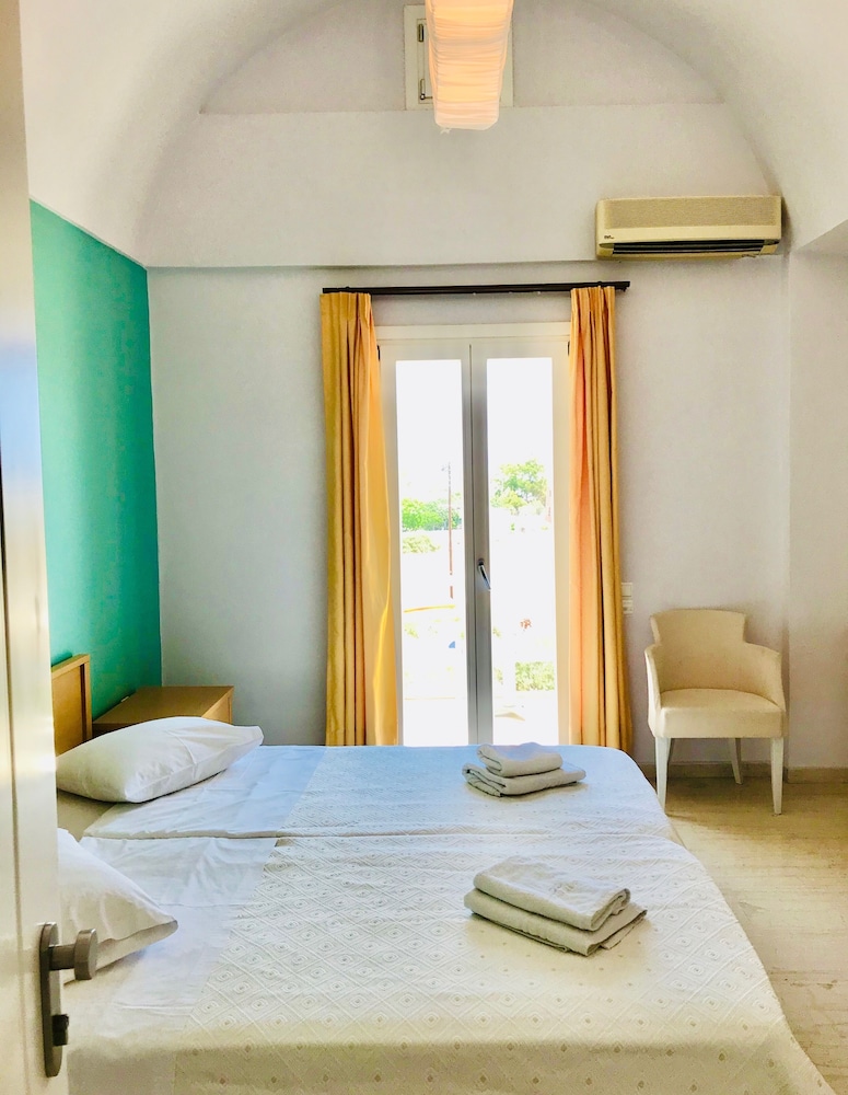 Standard Double Room, Partial Sea View