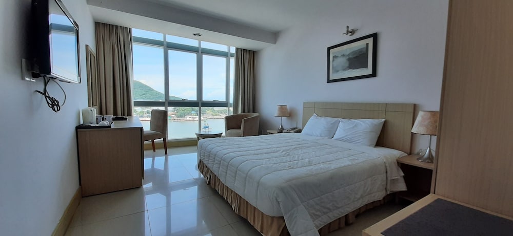 Superior Double Room, 1 King Bed, River View photo 2