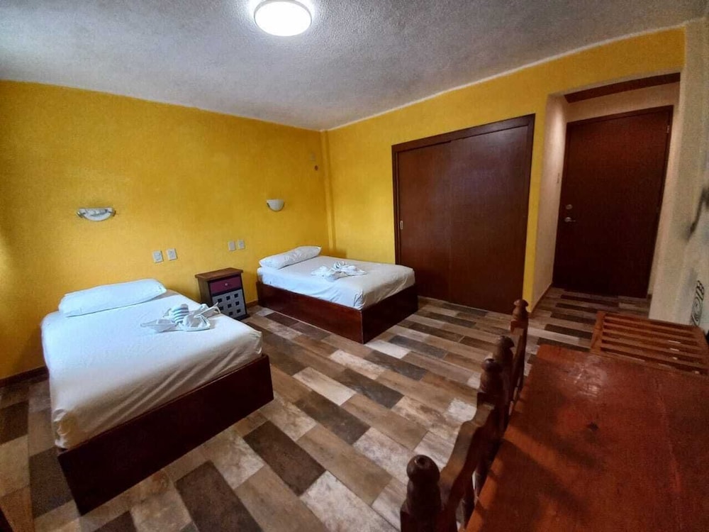 Rear Room (no A.C.) photo 1
