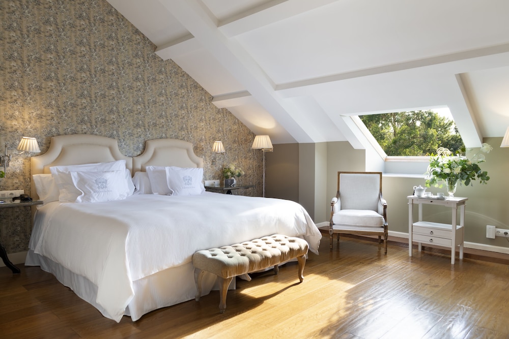 Deluxe Room - Photo 7