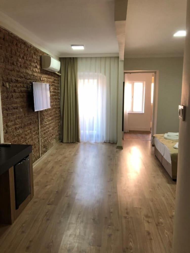 Standard Triple Room photo 3