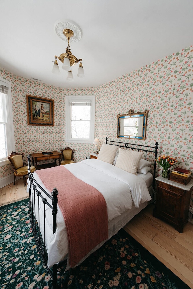Sunstone Suite