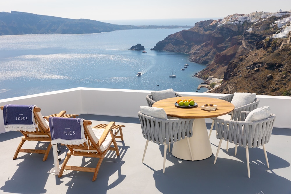 The Winemaker's Suite with Hot Tub & Caldera View - Photo 16